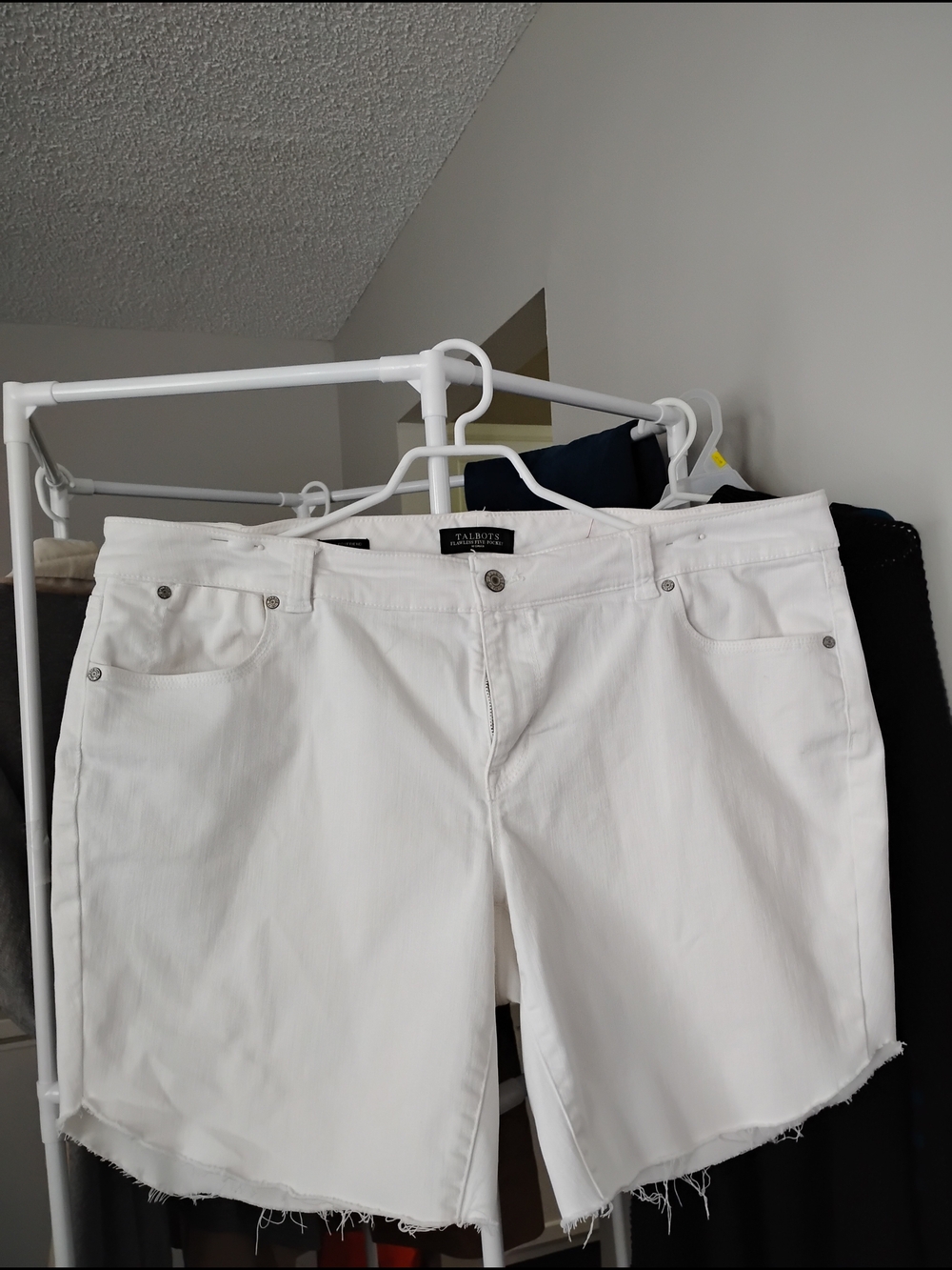 Talbots Women's White Denim Five Pockets Boyfriend Classic Cutoff Shorts